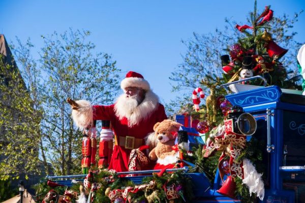 De Kerstman Tijdens de Parade in Disneyland Parijs